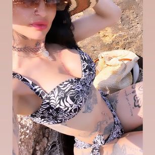 Model - ANDREE_BLOSSOM feet