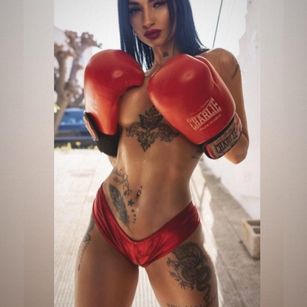 Model - ANDREE_BLOSSOM deepthroat