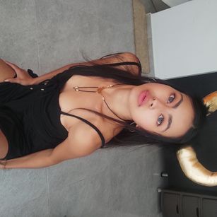 Model - Persephone Browwn Squirt