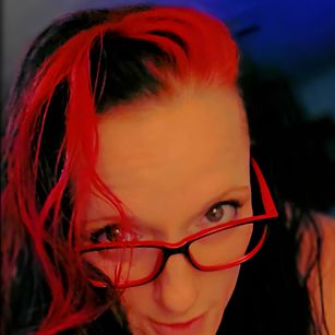 Model - A.J Buttons Curvy