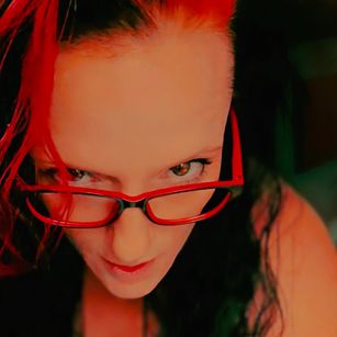 Model - A.J Buttons Mistress