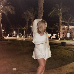 Model - TracyBlady feet