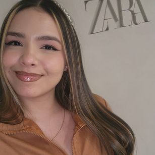 Model - Alana Prince heels