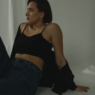 Model - VRousesLove striptease