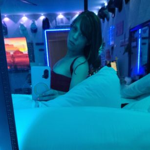 Model - Daisy squirt