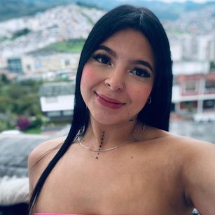 Model - Brianna Hill petite