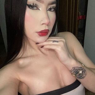 Model - BellaDalthon sexchat