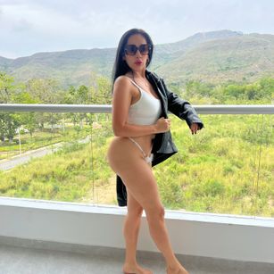 Model - Violeta Armitt toys