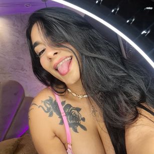 Model - Lexxiee Haze feet