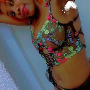 Model - SexyMia Feet