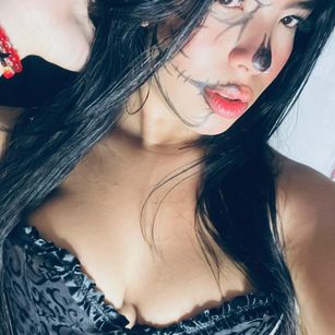 Model - Valen Rosse heels