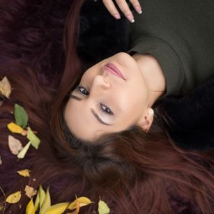 Model - AnneWhite smiles