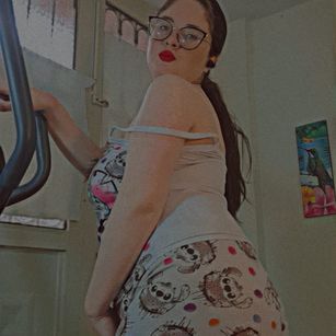 Model - Kristal Adamss latina