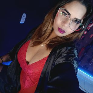 Model - Shenner feet