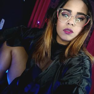 Model - Shenner brunette