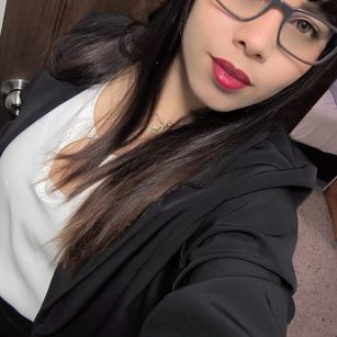 Model - Shenner brunette