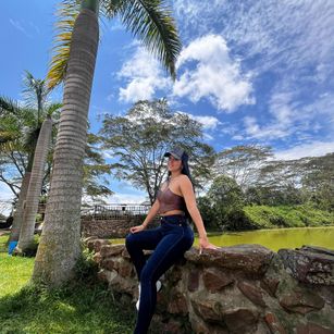 Model - desirelow bigass