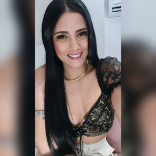 Model - desirelow smalltits