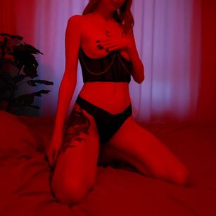 Model - Lady Biscuit heels