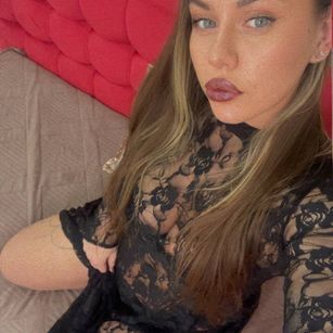 Model - Miss Tracy milf