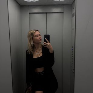 Model - DevonaCast young