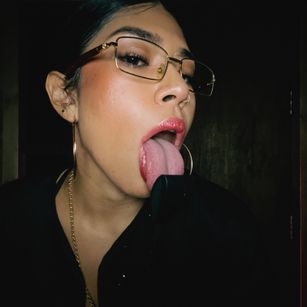 Model - Exotic Delirium feet