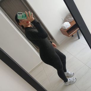 Model - Katy Elliot striptease