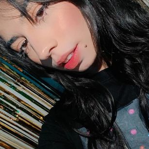 Model - KatherinJohns BIGTITS