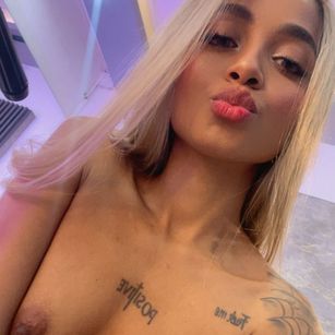 Model - AriannaSantos fetish