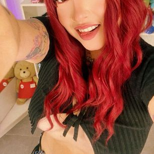 Model - medakawaii curvy