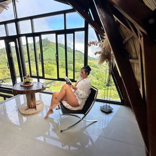 Model - April Silver squirt