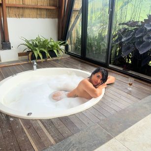 Model - April Silver bigass