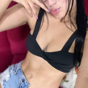 Model - April Silver bigboobs