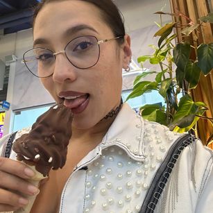 Model - April Silver latina