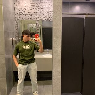 Model - Bayron hairy