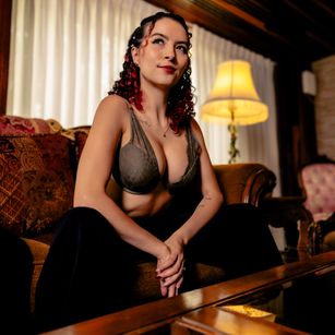 Model - Gabriela Moore joi