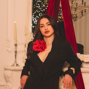 Model - ChristinaMilk legs