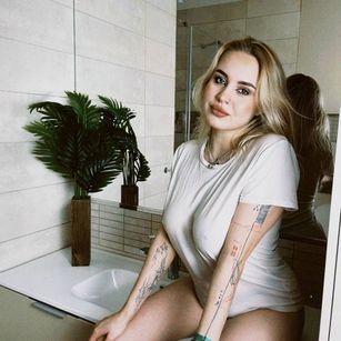 Model - Mellissa bigass