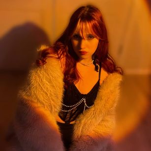 Model - Julia Hill dildo