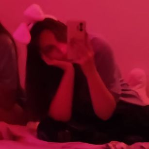 Model - Julia Hill belly