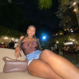 Model - Alanna bigboobs