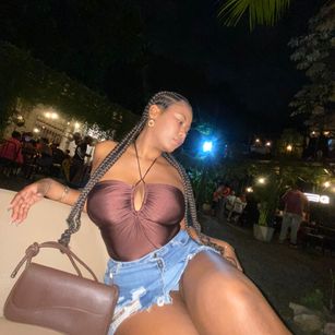 Model - Alanna bigass