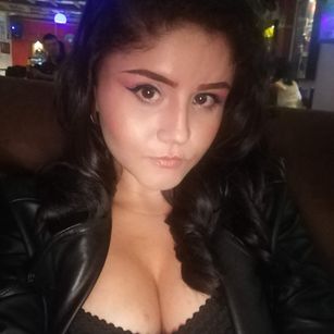 Model - anniemiau Ass