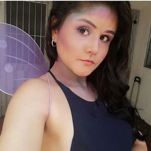 Model - anniemiau Suck