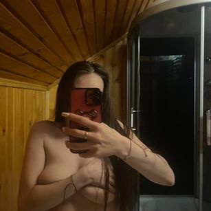 Model - Miss Nika Cute