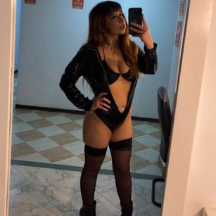 Model - AriesVelvet deepThroat