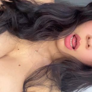 Model - lizzie ross joi