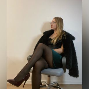 Model - Mistress Nikki findom