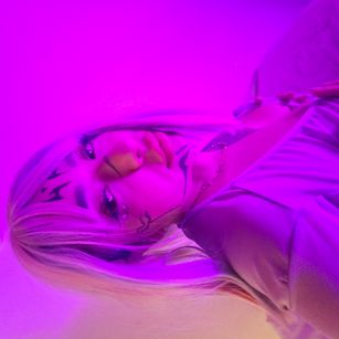 Model - coraline cumshow