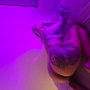 Model - coraline anal